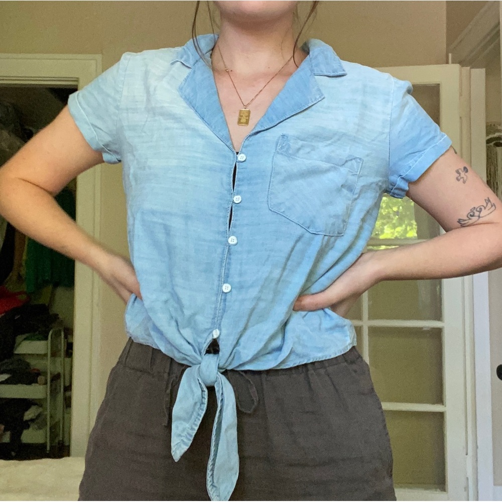 Faded denim blouse w tie